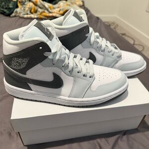 Nike Air Jordan 1 Mid - White/Dark & Light Gray
